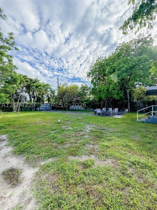 Building Photo - 2740 Dewey St