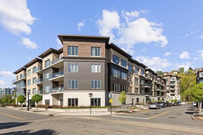 Building Photo - 100 Eton Row