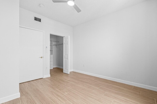 Building Photo - 1000 Scotia Dr