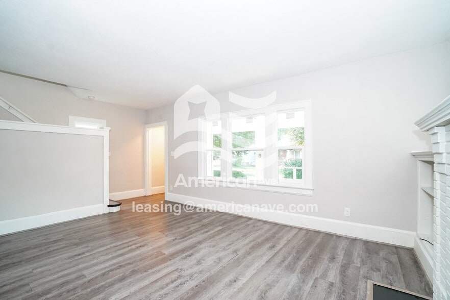 Building Photo - 985 Delia Ave