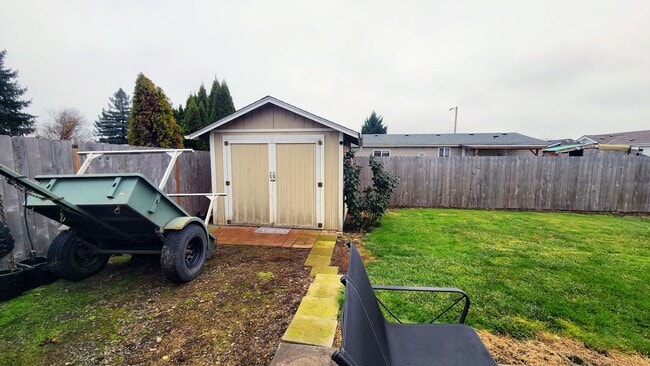 Building Photo - Updated 3 Bedroom Home Located in SW Lebanon