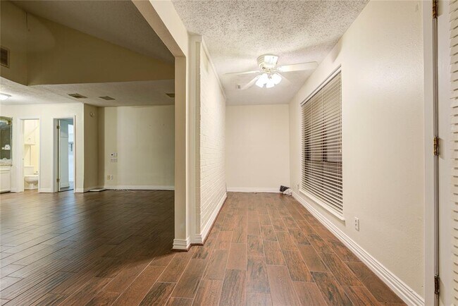 Building Photo - 10850 Kirktown Dr
