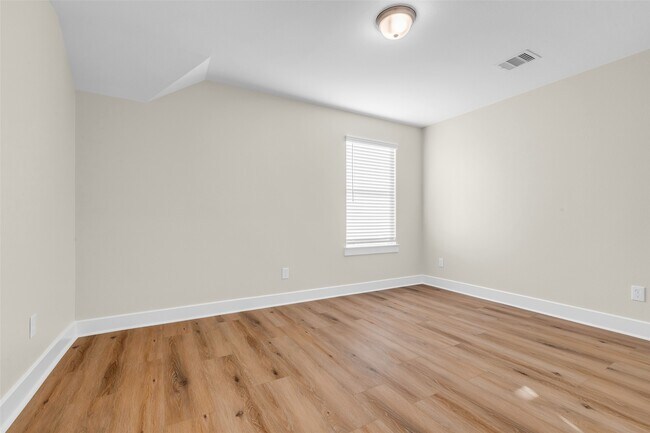 Building Photo - 12341 N Chestnut Hls Dr