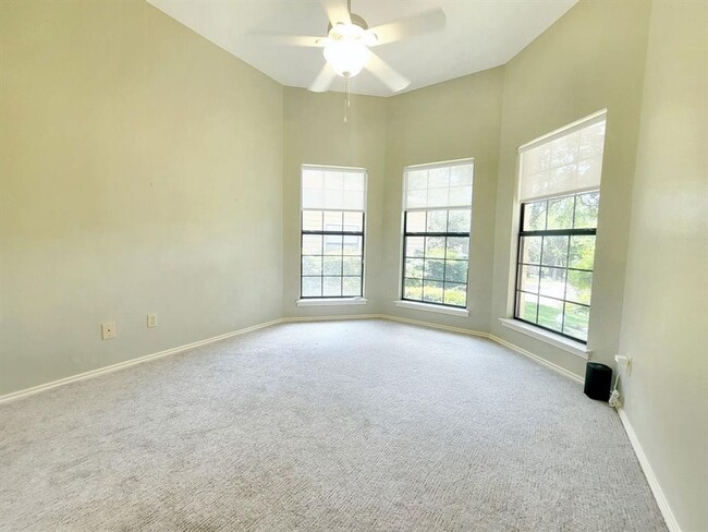 Building Photo - Beautiful and Spacious 4 BR / 3 BA Home fo...