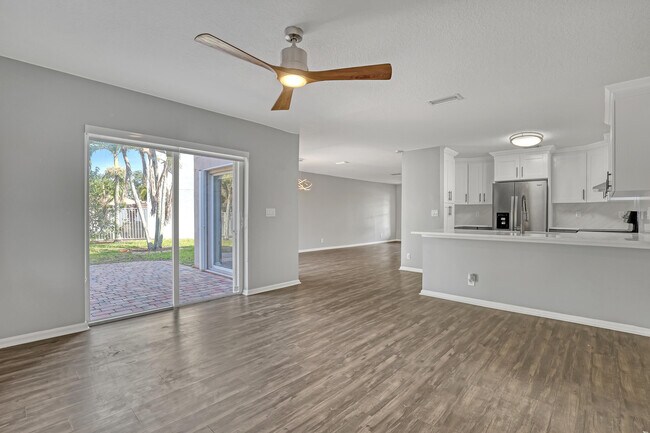 Building Photo - 3464 Commodore Ct