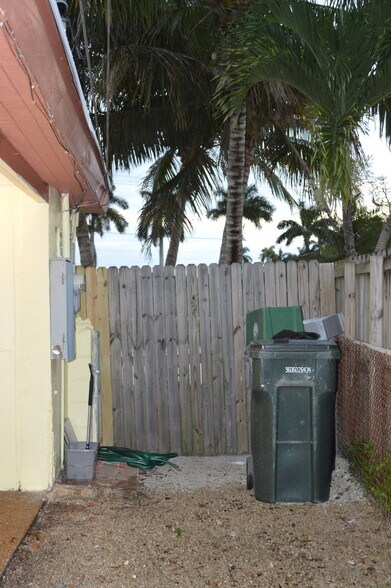 Side Fence by Carport - 4850 Southwest 41st Avenue