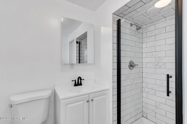 Building Photo - 12 Main St