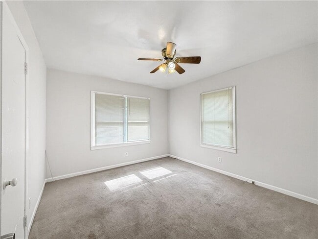 Building Photo - 1668 Laurelwood Dr SW