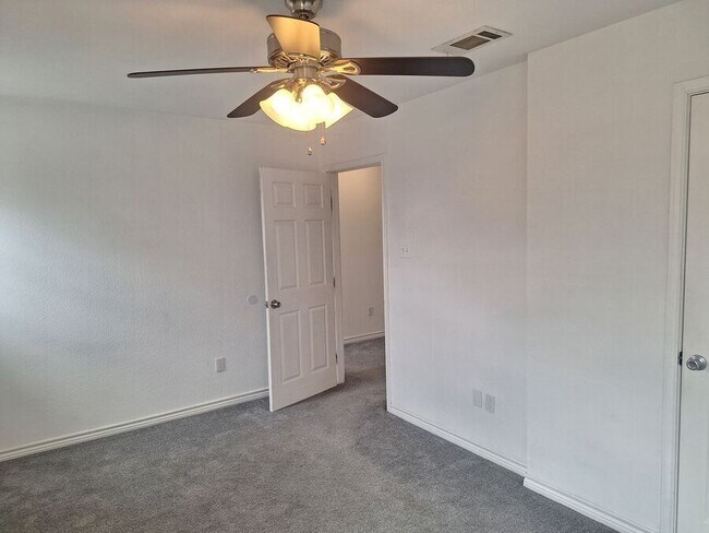 Building Photo - 2621 Lee Ave