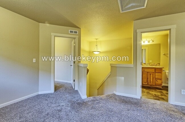 Building Photo - 3 Bed 2.5 Bath Home in Hazel Dell w/ Easy Access to I-5 and SR 500