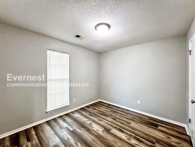 Building Photo - 6205 Somerset Cove
