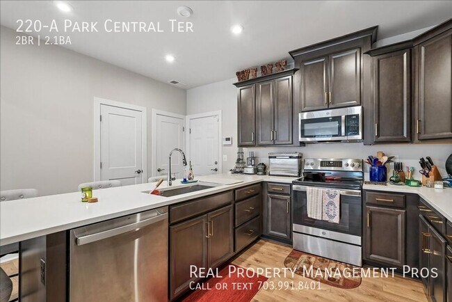 Building Photo - 220 Park Central Ter