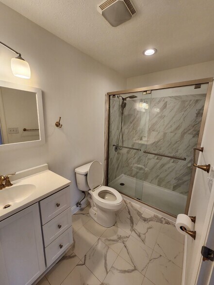 Building Photo - 10555 Montgomery Rd