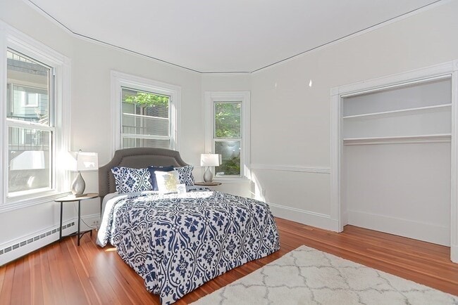 Building Photo - 28 Inman St