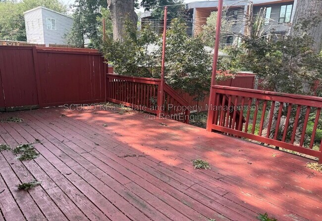 Building Photo - 418 E 63rd Terrace