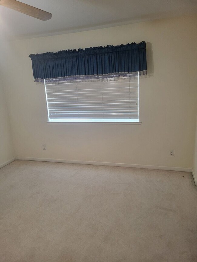 Building Photo - Gorgeous 5bd-3bth Available now!!