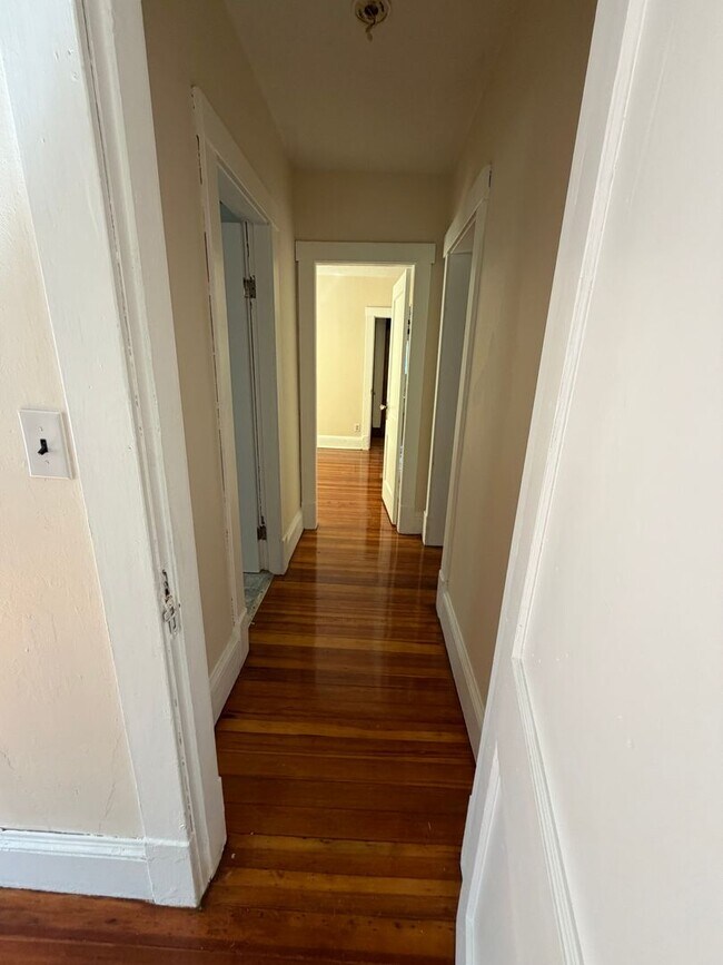 Building Photo - First floor 3 Bedroom