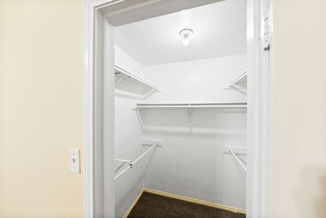 Building Photo - Move-In Ready!