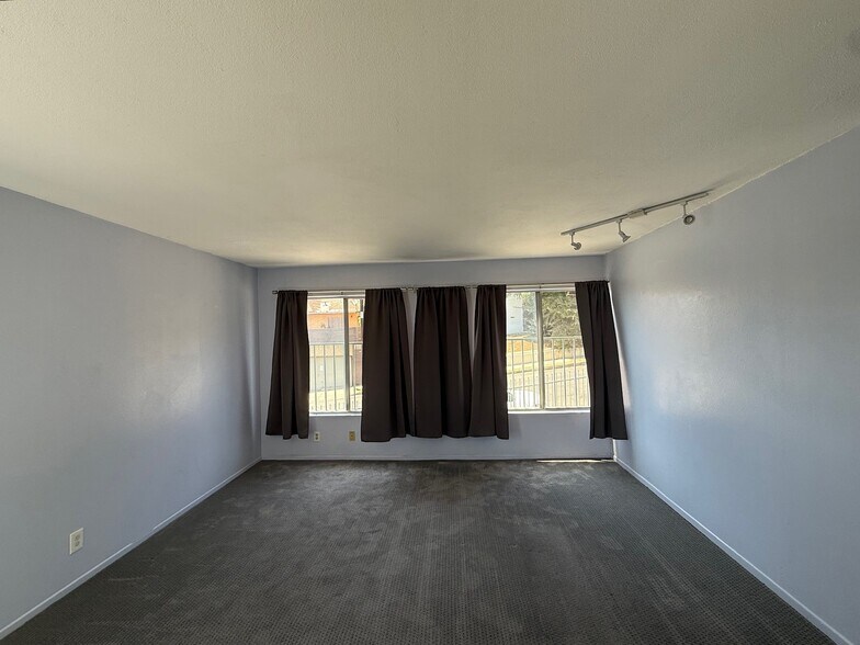 Building Photo - 616 Tularosa Dr. 4
