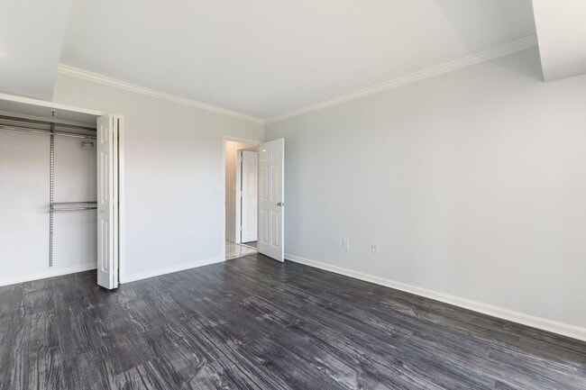 Building Photo - 1300 Crystal Dr