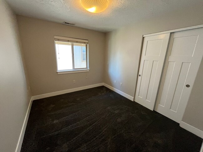 Building Photo - 3 Bed/2.5 Bath Single Family Home - Empire...
