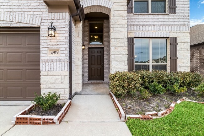 Building Photo - 4919 Vly White Oak Ln