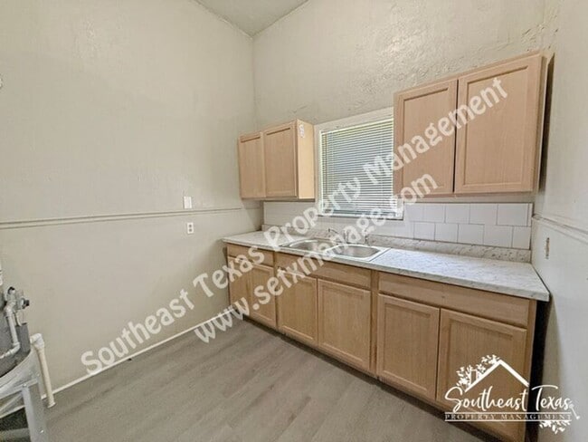 Building Photo - 1709 McFaddin St