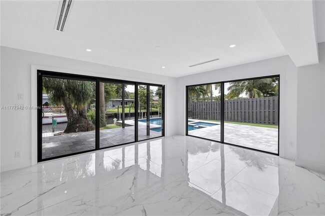 Building Photo - 1608 SW 5th Ct