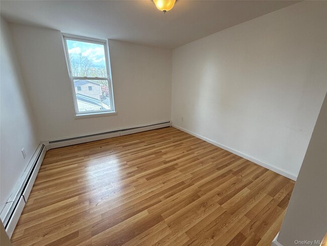 Building Photo - 49 1/2 Elm St