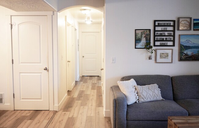 Building Photo - 1045 S 1700 W