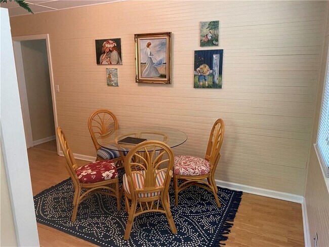 Building Photo - 607 West St