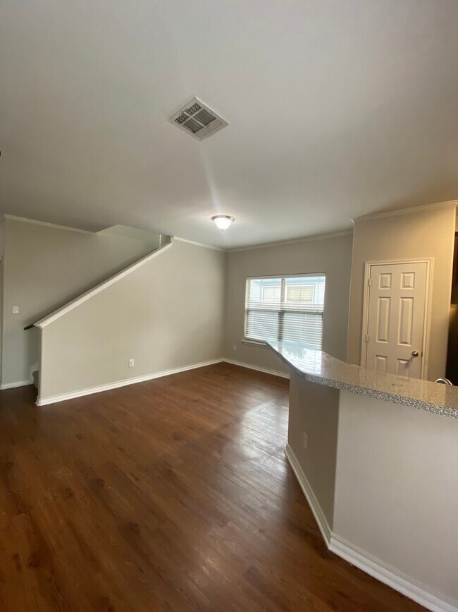 Building Photo - 267 Castleridge Dr