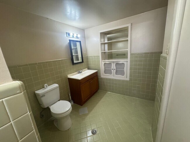 Building Photo - 302 Huisache Dr