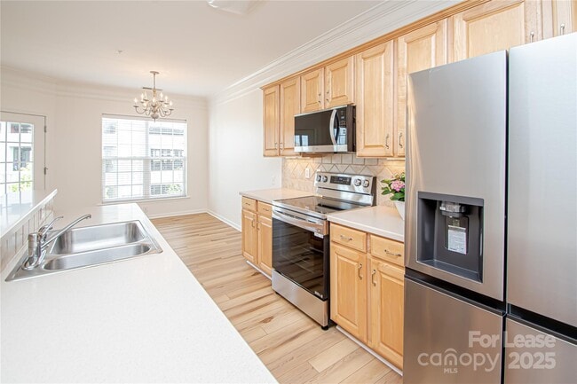 Building Photo - 14849 Santa Lucia Dr