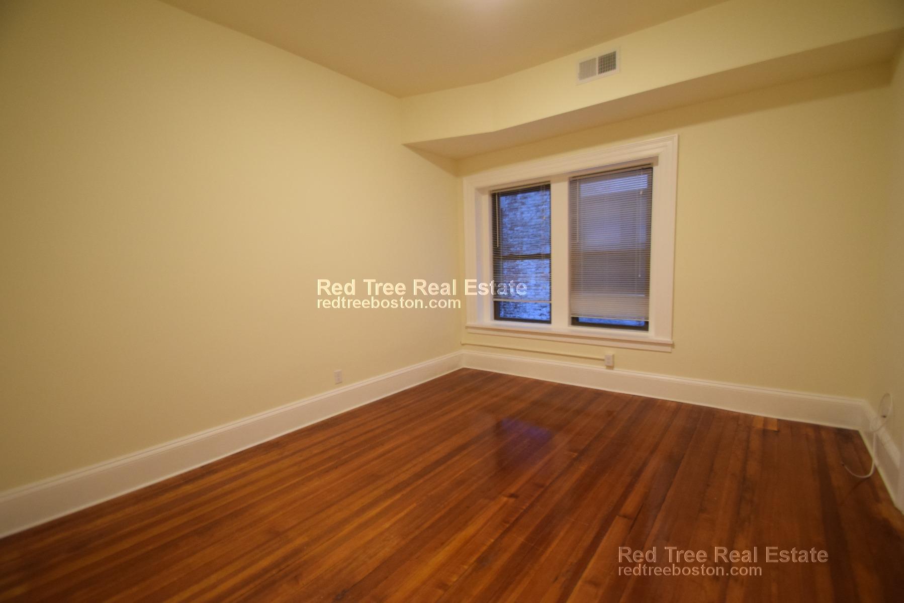Building Photo - 1463 Beacon St