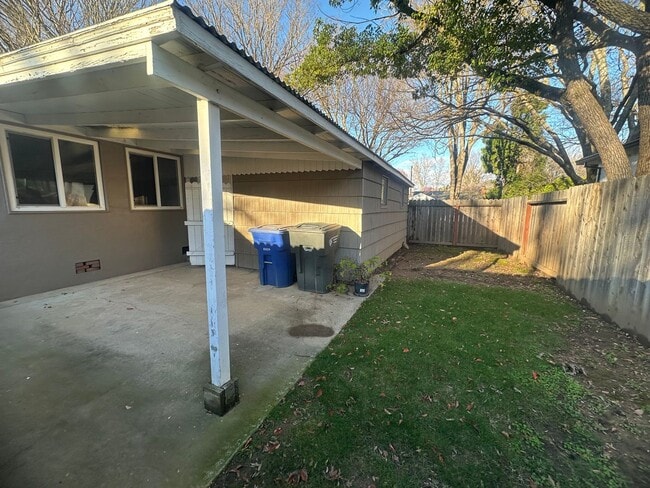 Building Photo - 4767001 /65T