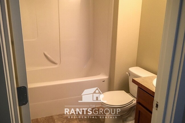 Building Photo - 4-Bedroom Home in Campus Peak – Spacious L...
