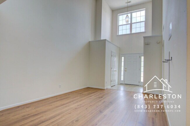 Building Photo - 2425 Scholar Ln