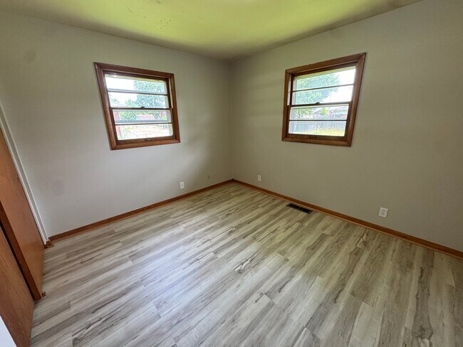 Building Photo - 2204 Elva Dr
