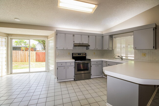 Building Photo - 9132 Hawkins Ct