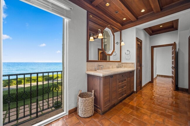 Building Photo - 240 N Ocean Blvd