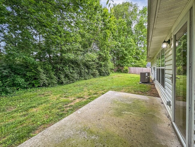 Building Photo - Charming Single Level 3-Bedroom South Knox...