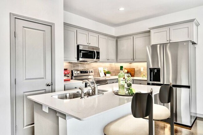 Building Photo - NOW OFFERING FIRST MONTH FREE W/ 12 MONTH LEASE - Luxury 3 Bedroom 2.5 Bath Townhome in Bullard, TX!