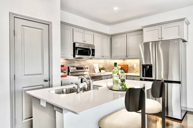 Building Photo - Sign a Lease By the End of July and Receive One Month of FREE Rent! Luxury 3 Bedroom 2.5 Bath Tow...