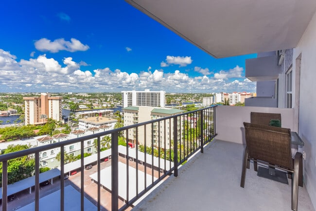 Building Photo - 405 N Ocean Blvd