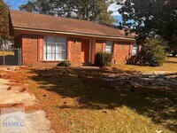 Building Photo - 928 Greenbriar Trial