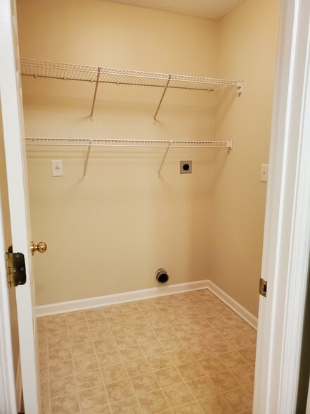 Laundry Room - 2748 Michelle Park