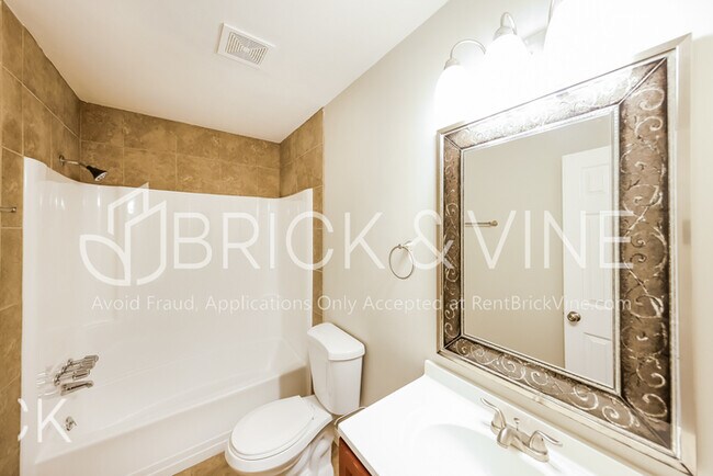 Building Photo - 400 S Highland Dr
