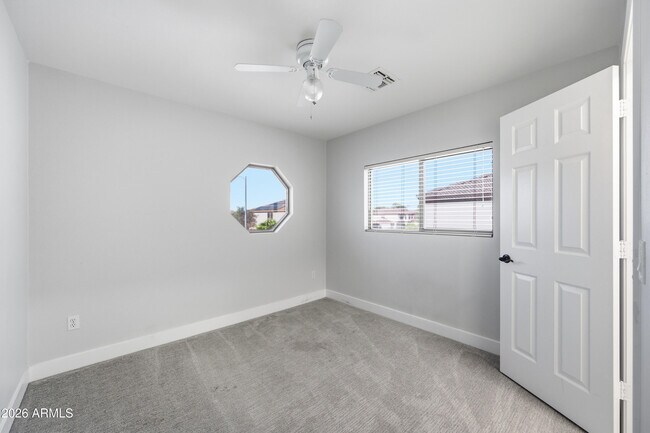 Building Photo - 10617 W Daley Ln