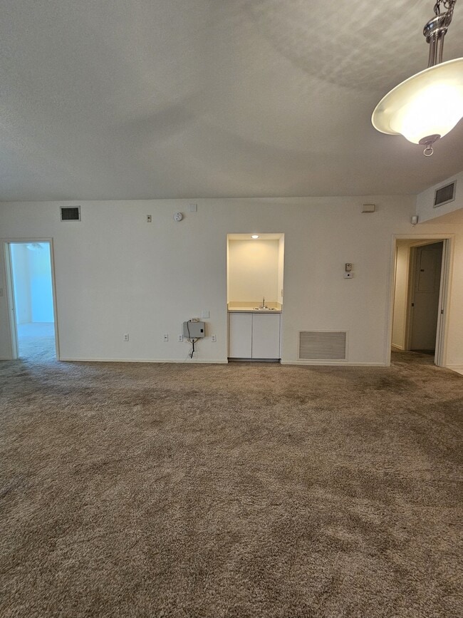Building Photo - 6025 Chardonnay Ln